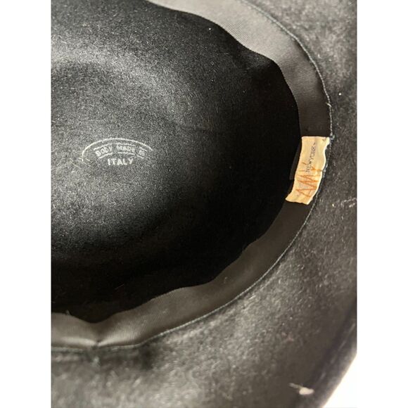 Vintage Amy New York black velvet bucket hat with black ribbon bow. - Picture 4 of 7